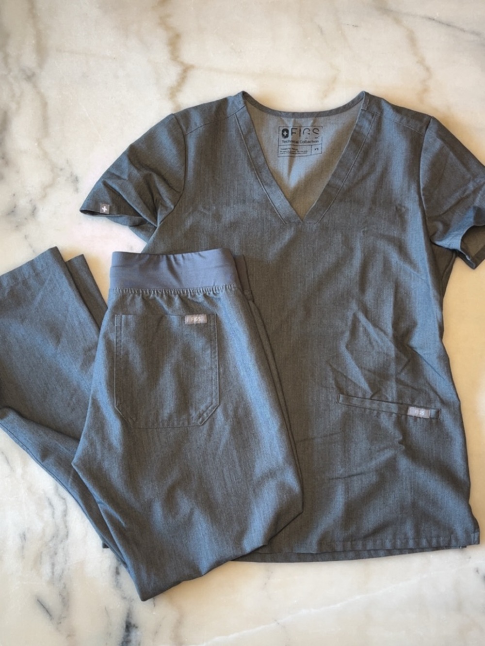 FIGS Heathered Gray V-Neck Scrub Top and Pants Set